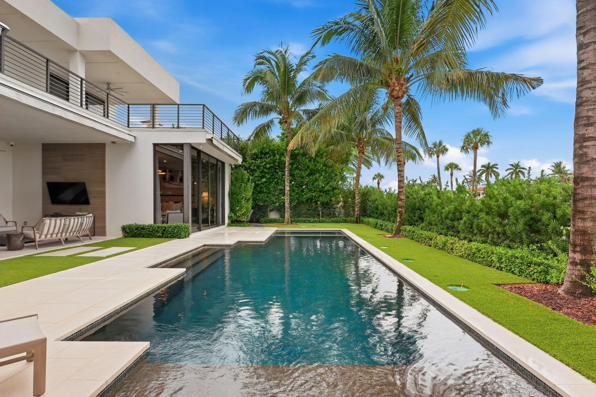 1371 ROYAL PALM Way