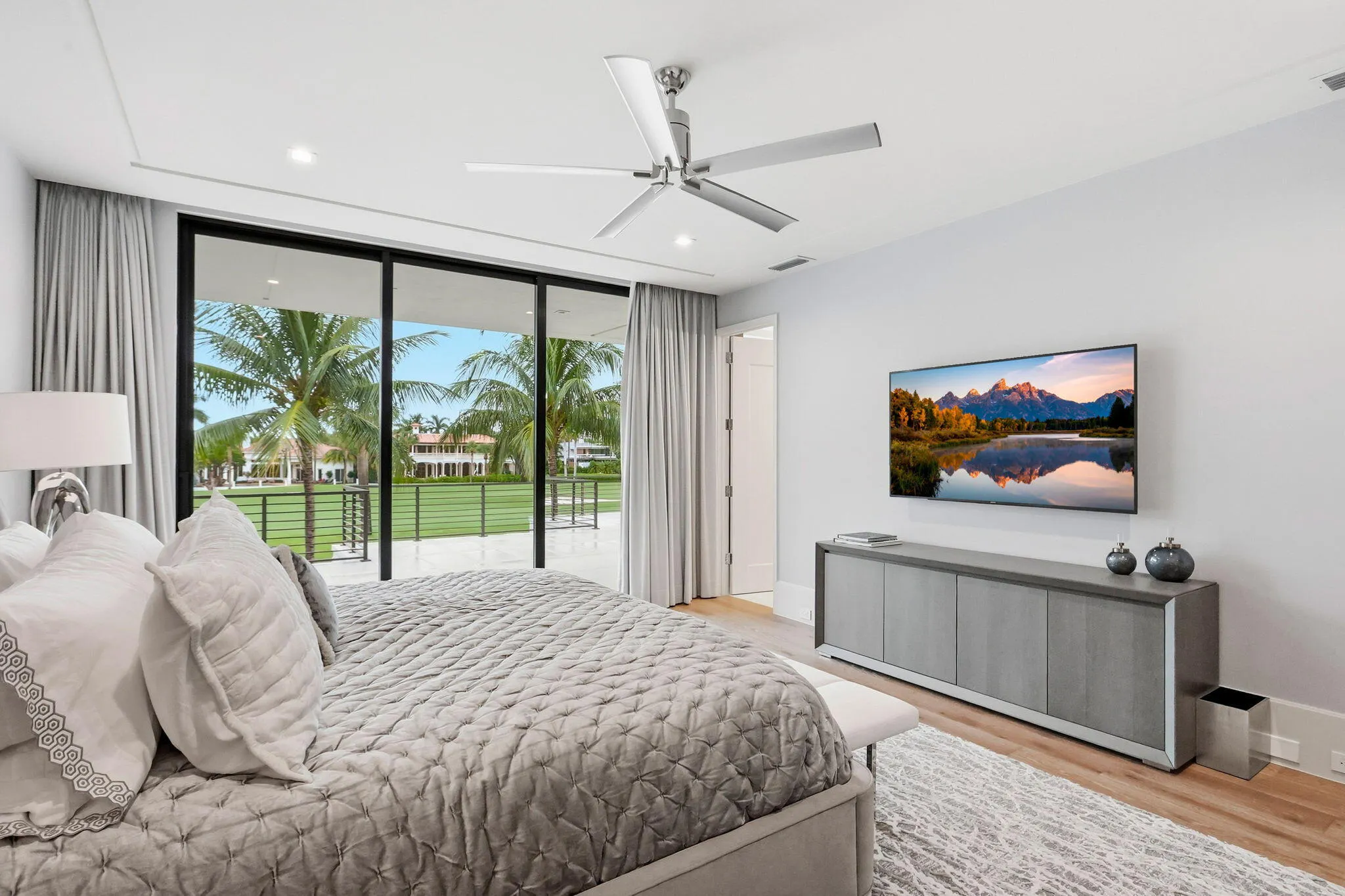 1371 ROYAL PALM Way