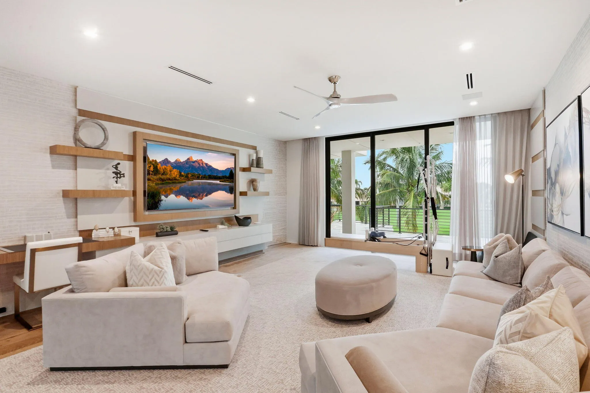 1371 ROYAL PALM Way