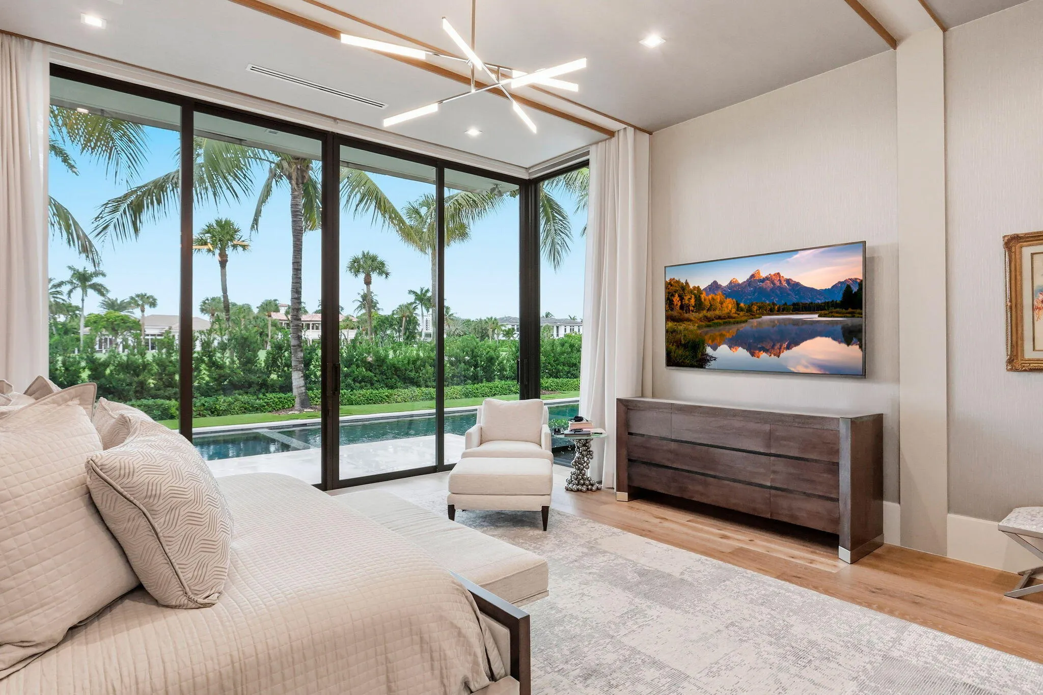 1371 ROYAL PALM Way