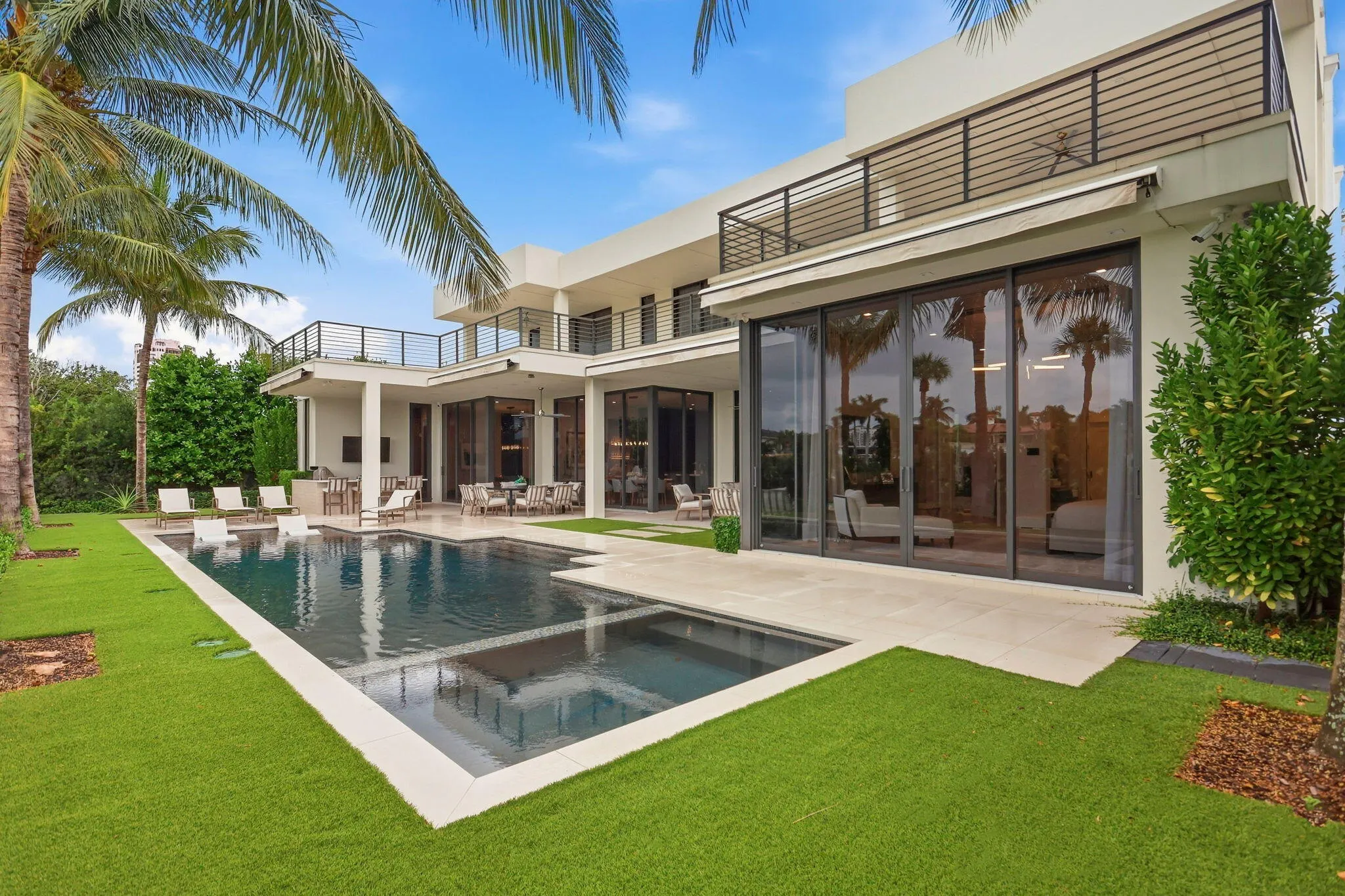 1371 ROYAL PALM Way