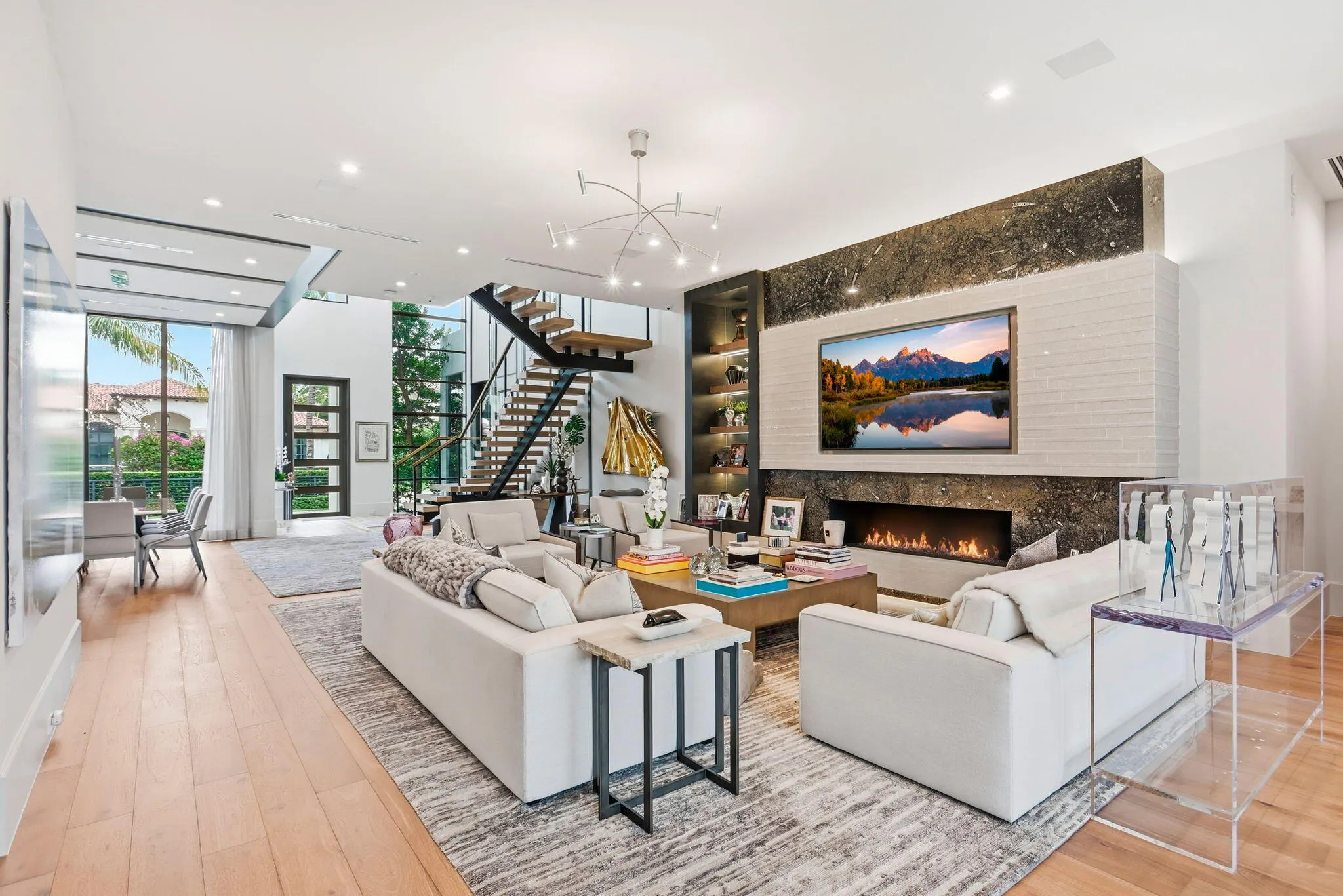 1371 ROYAL PALM Way