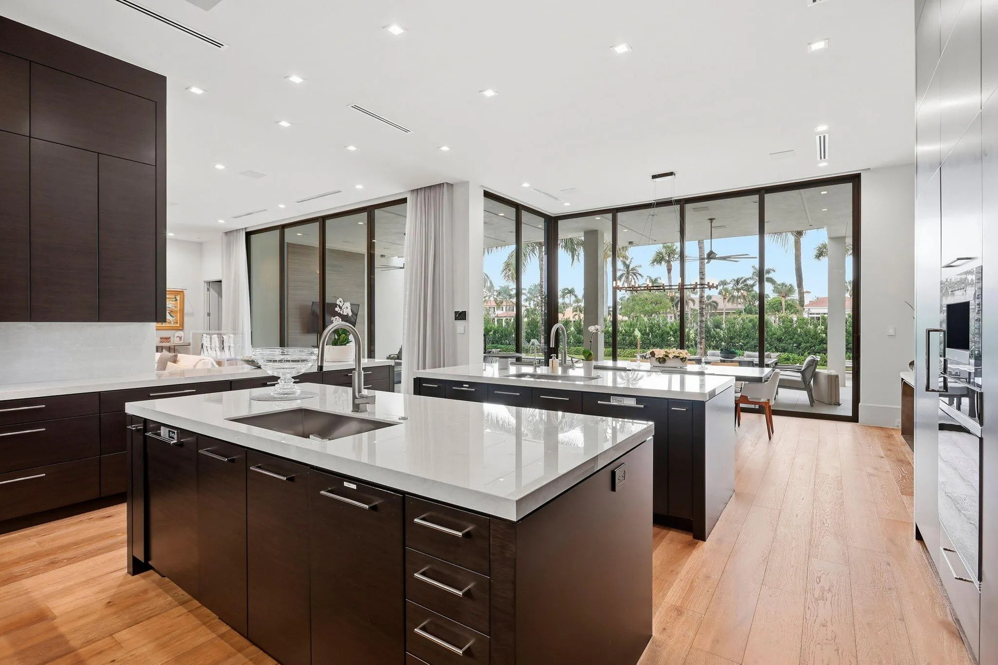 1371 ROYAL PALM Way