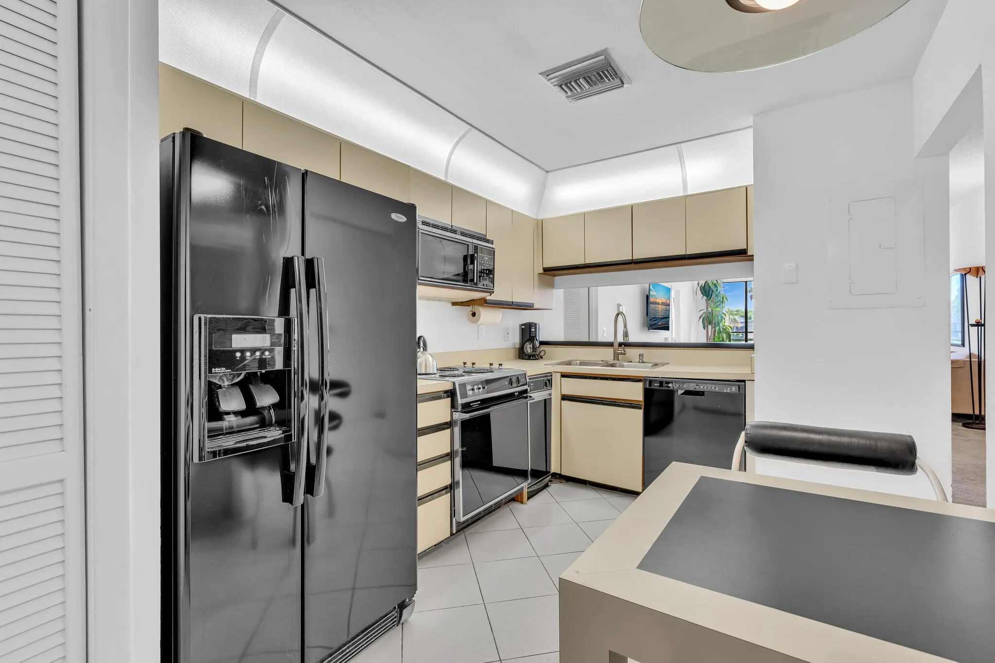 7508 LA PAZ Boulevard #204