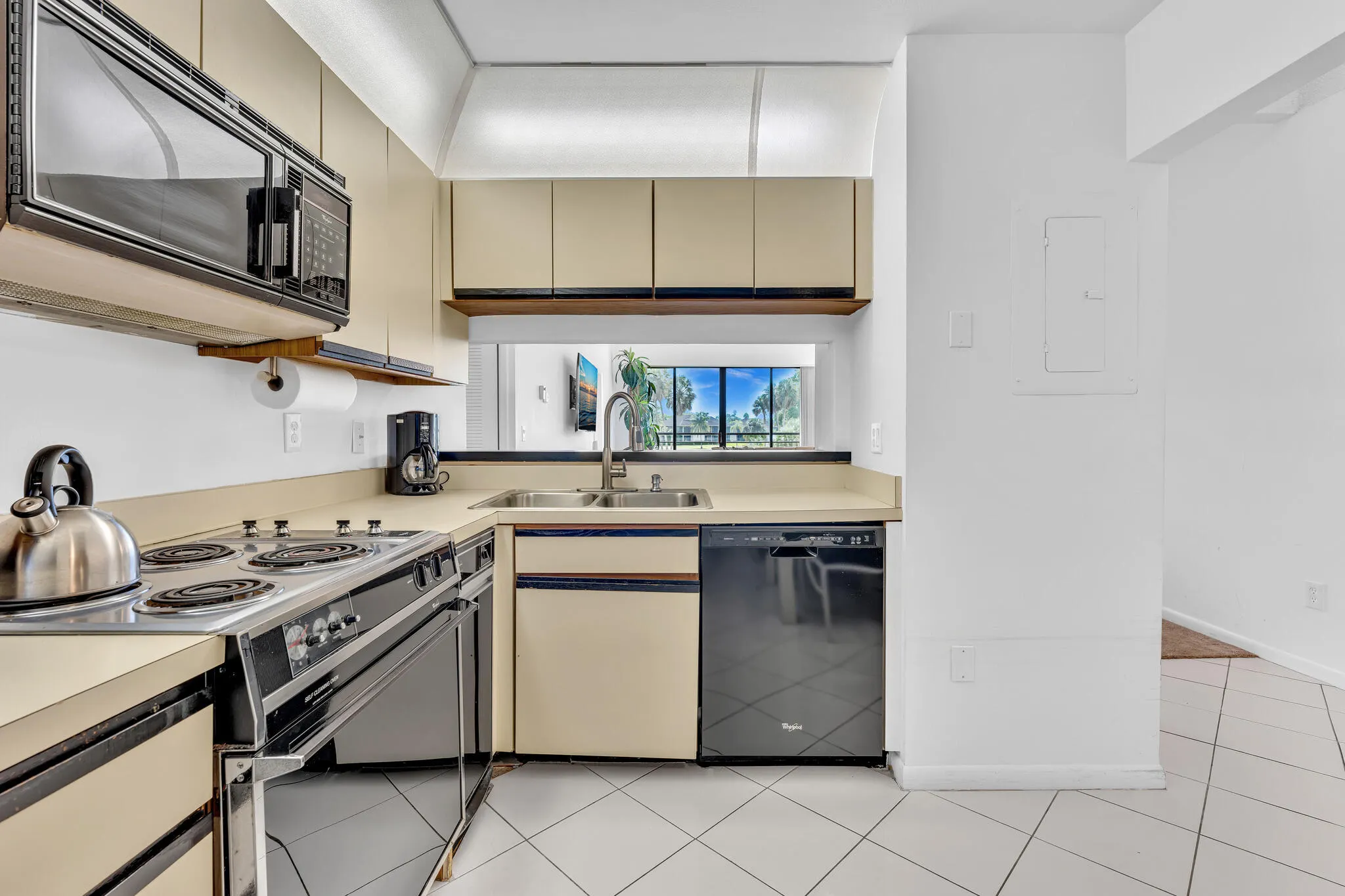 7508 LA PAZ Boulevard #204
