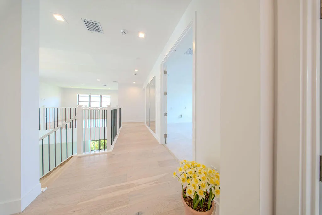 9515 ROYAL WOODS Manor