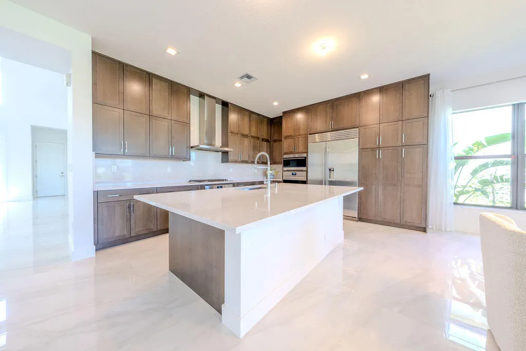 9515 ROYAL WOODS Manor