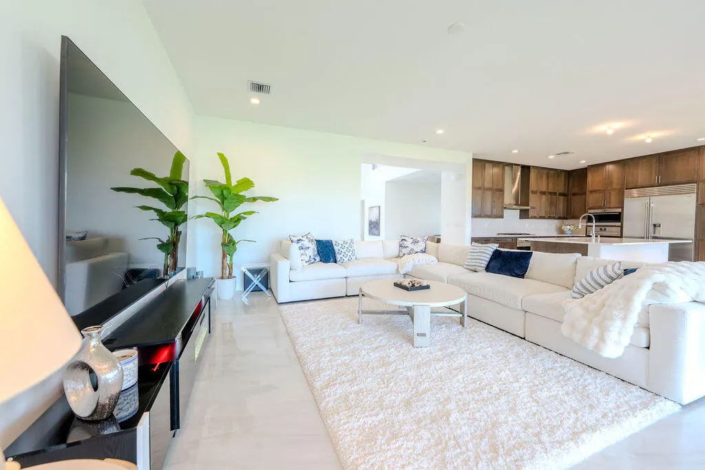 9515 ROYAL WOODS Manor