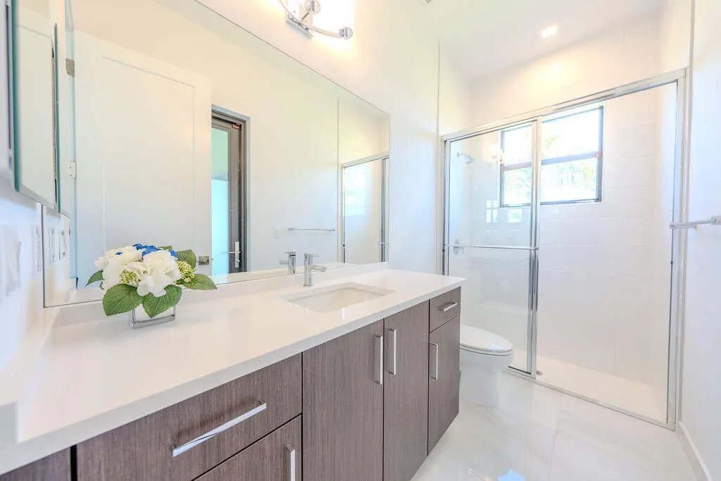 9515 ROYAL WOODS Manor