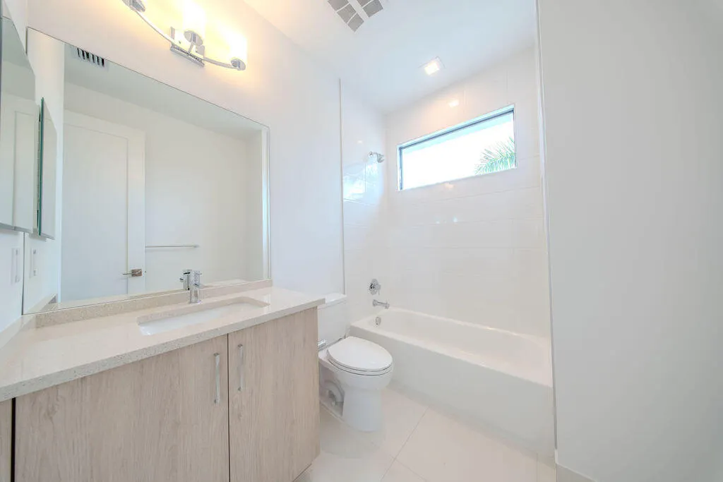 9515 ROYAL WOODS Manor