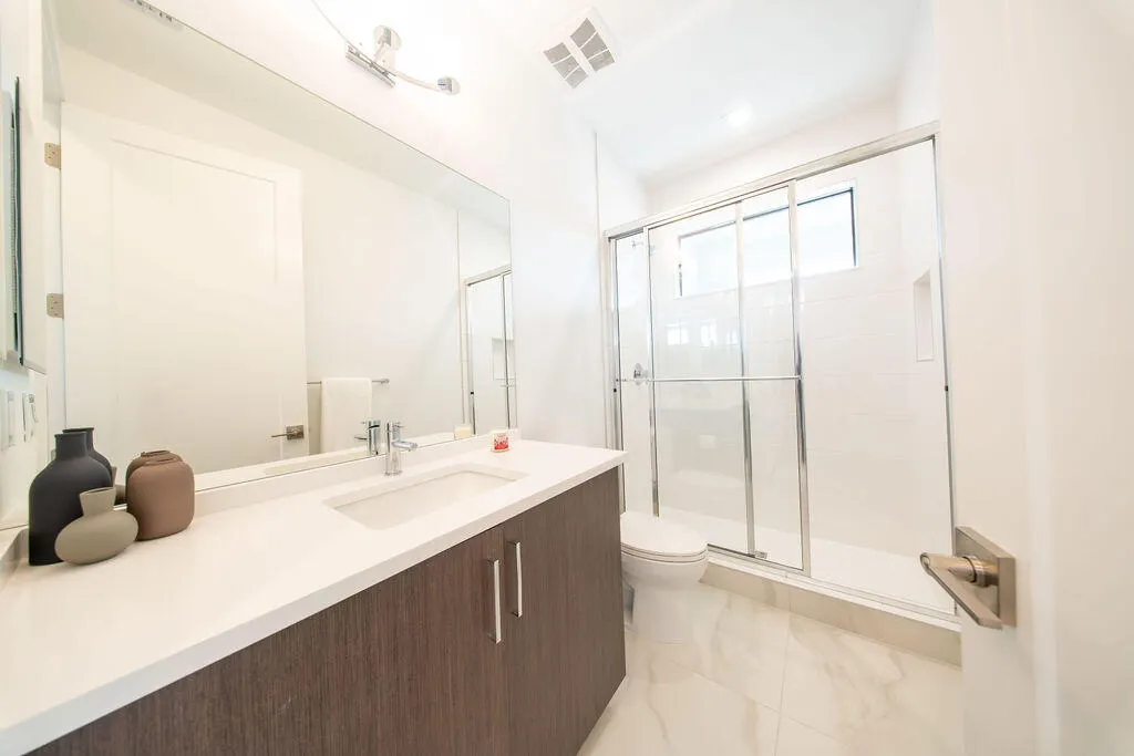 9515 ROYAL WOODS Manor