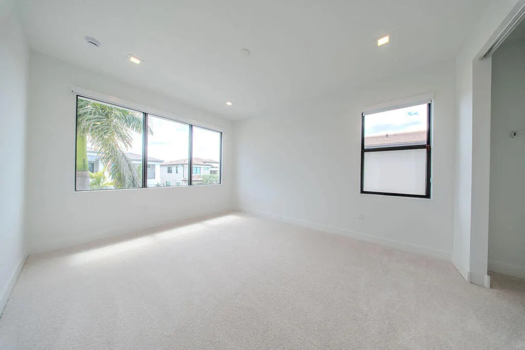 9515 ROYAL WOODS Manor