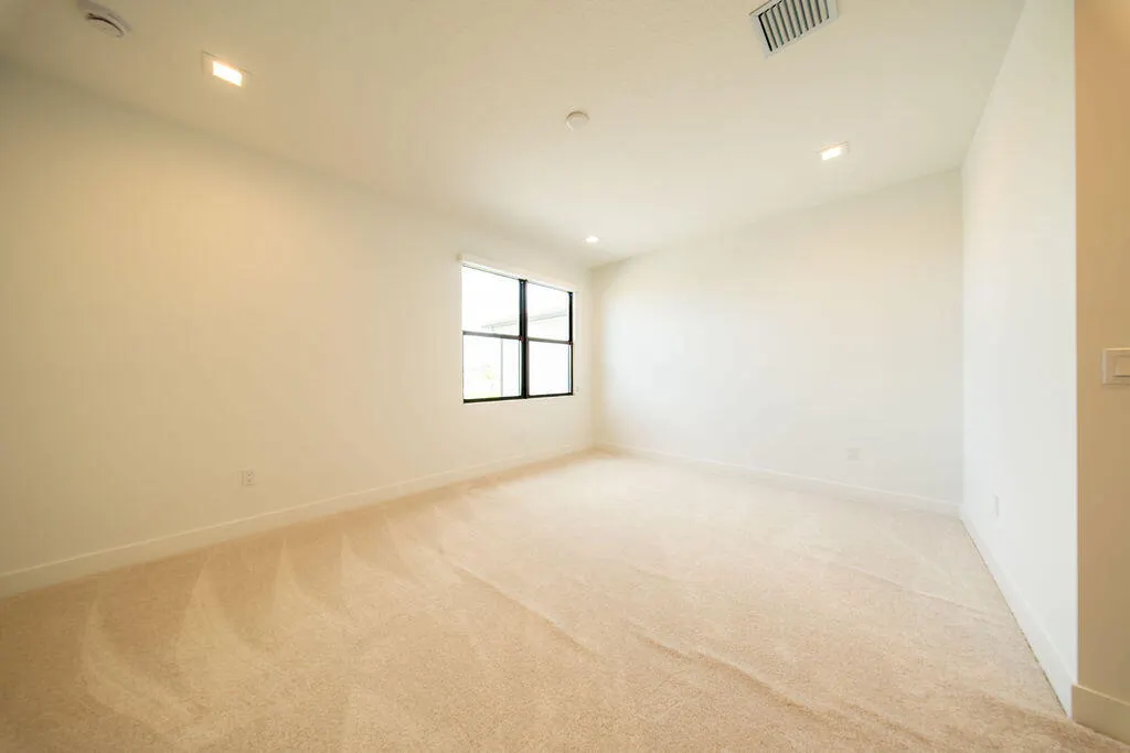9515 ROYAL WOODS Manor