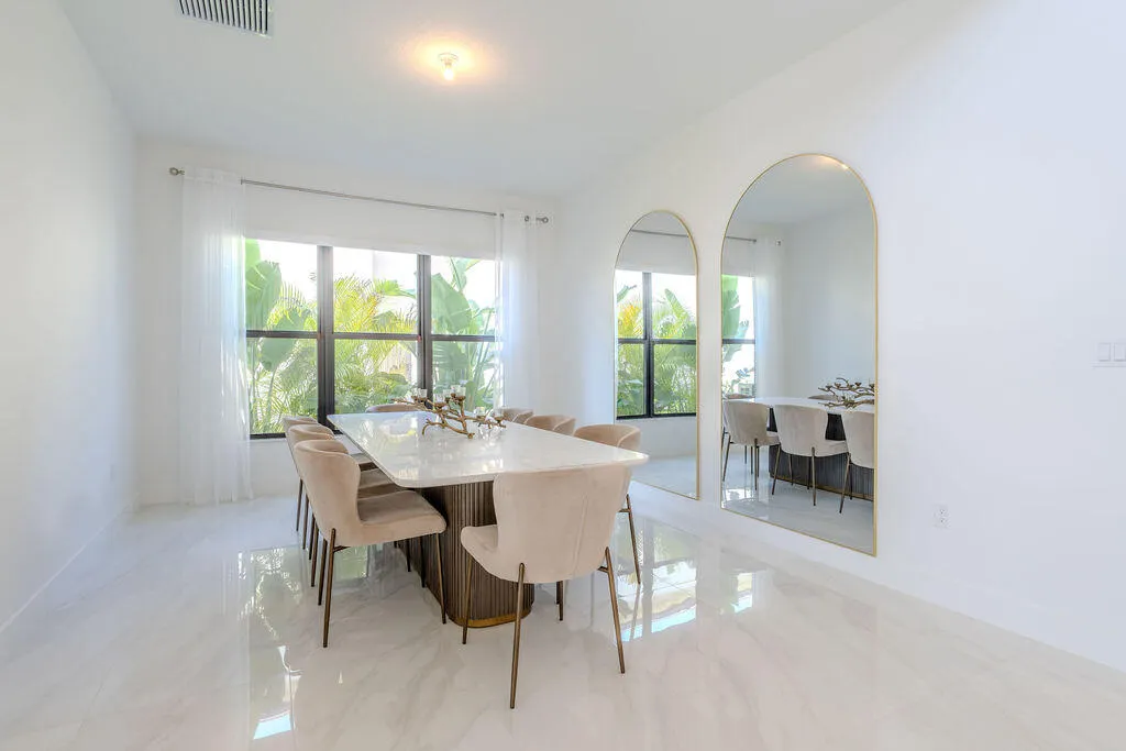 9515 ROYAL WOODS Manor