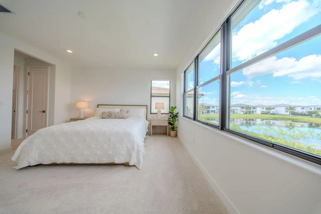 9515 ROYAL WOODS Manor