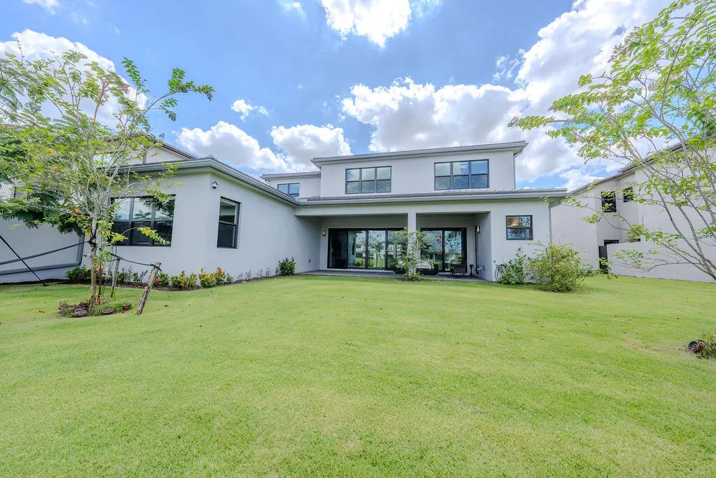 9515 ROYAL WOODS Manor