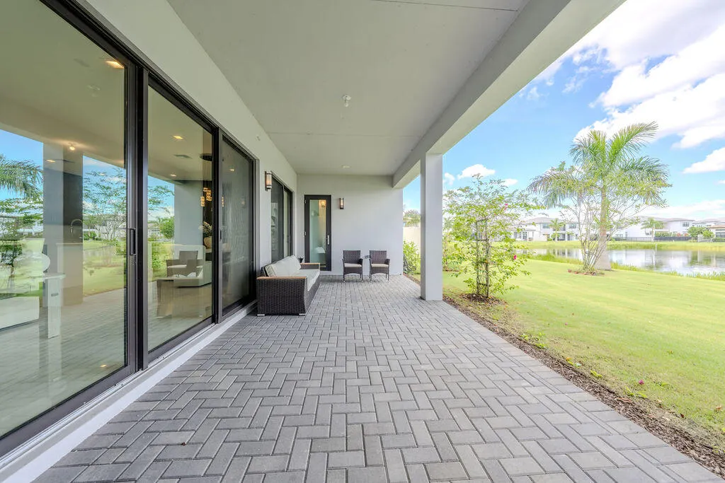 9515 ROYAL WOODS Manor