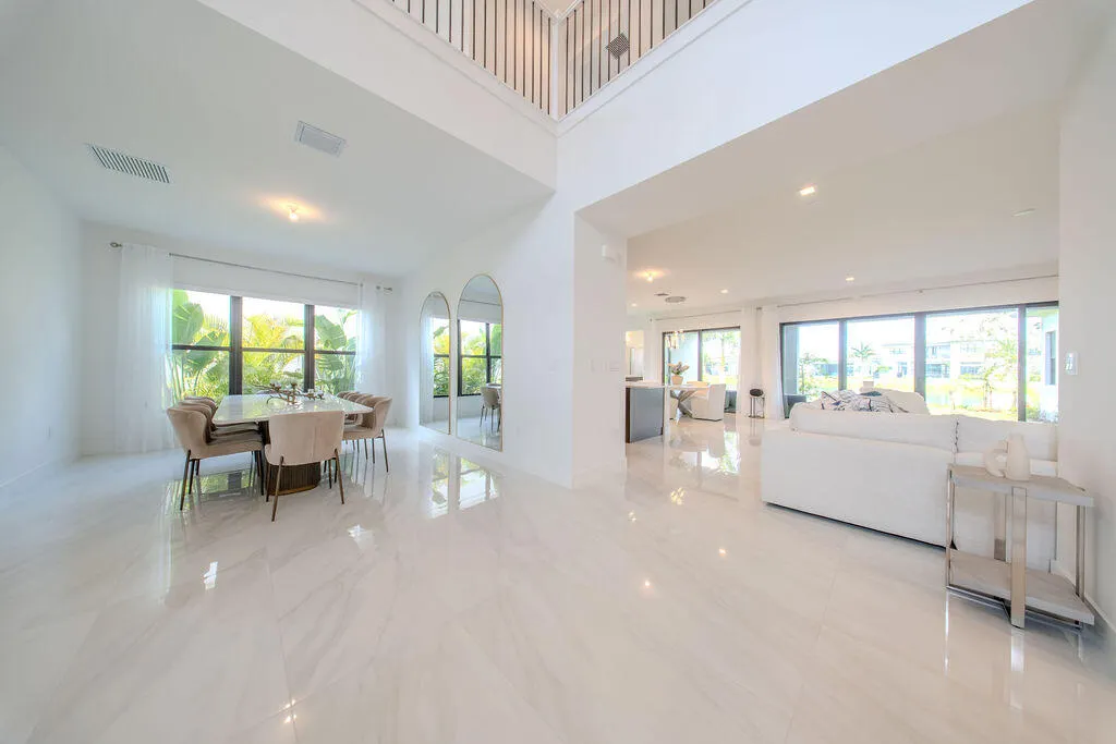9515 ROYAL WOODS Manor
