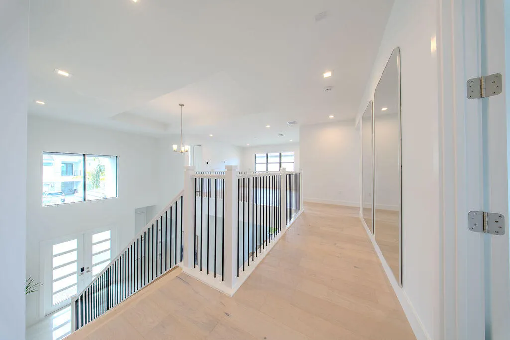 9515 ROYAL WOODS Manor