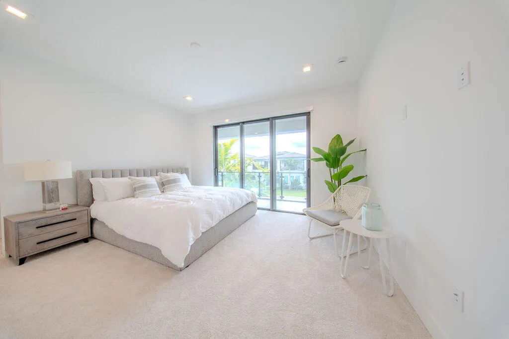 9515 ROYAL WOODS Manor