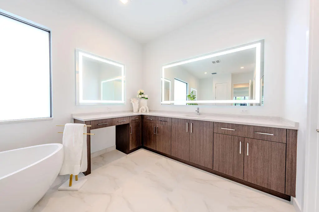 9515 ROYAL WOODS Manor