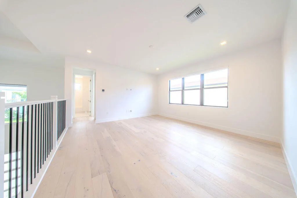 9515 ROYAL WOODS Manor
