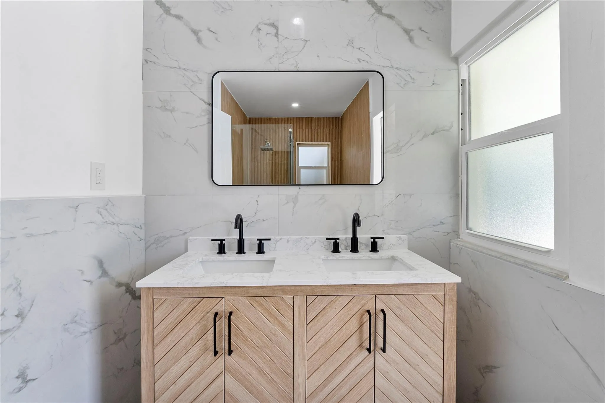 400 SW 9TH Avenue