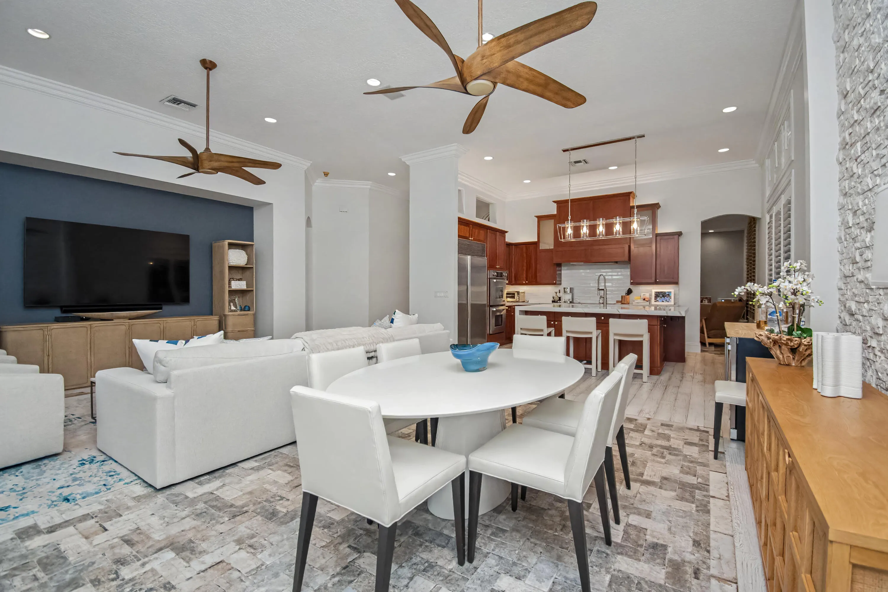 7952 VILLA D ESTE Way