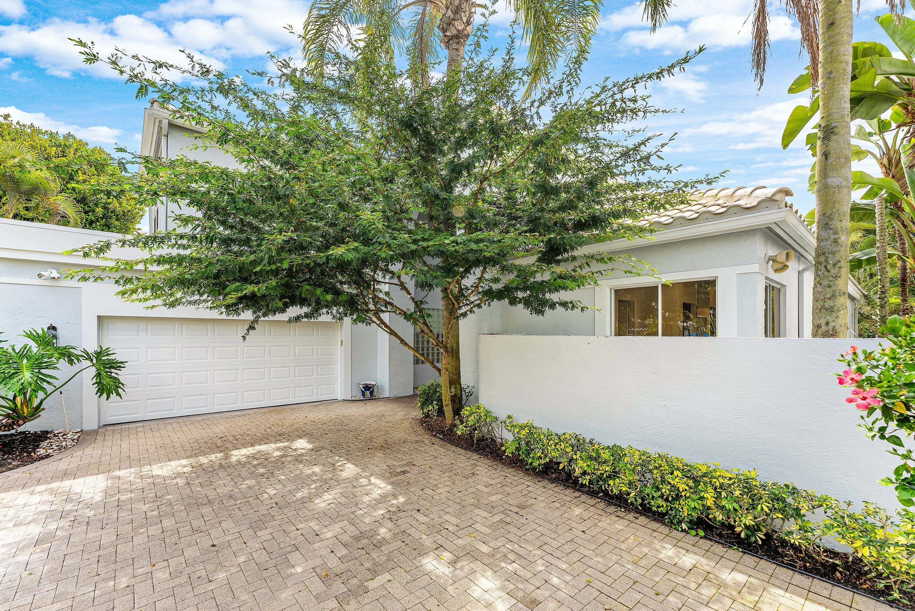 5863 WATERFORD