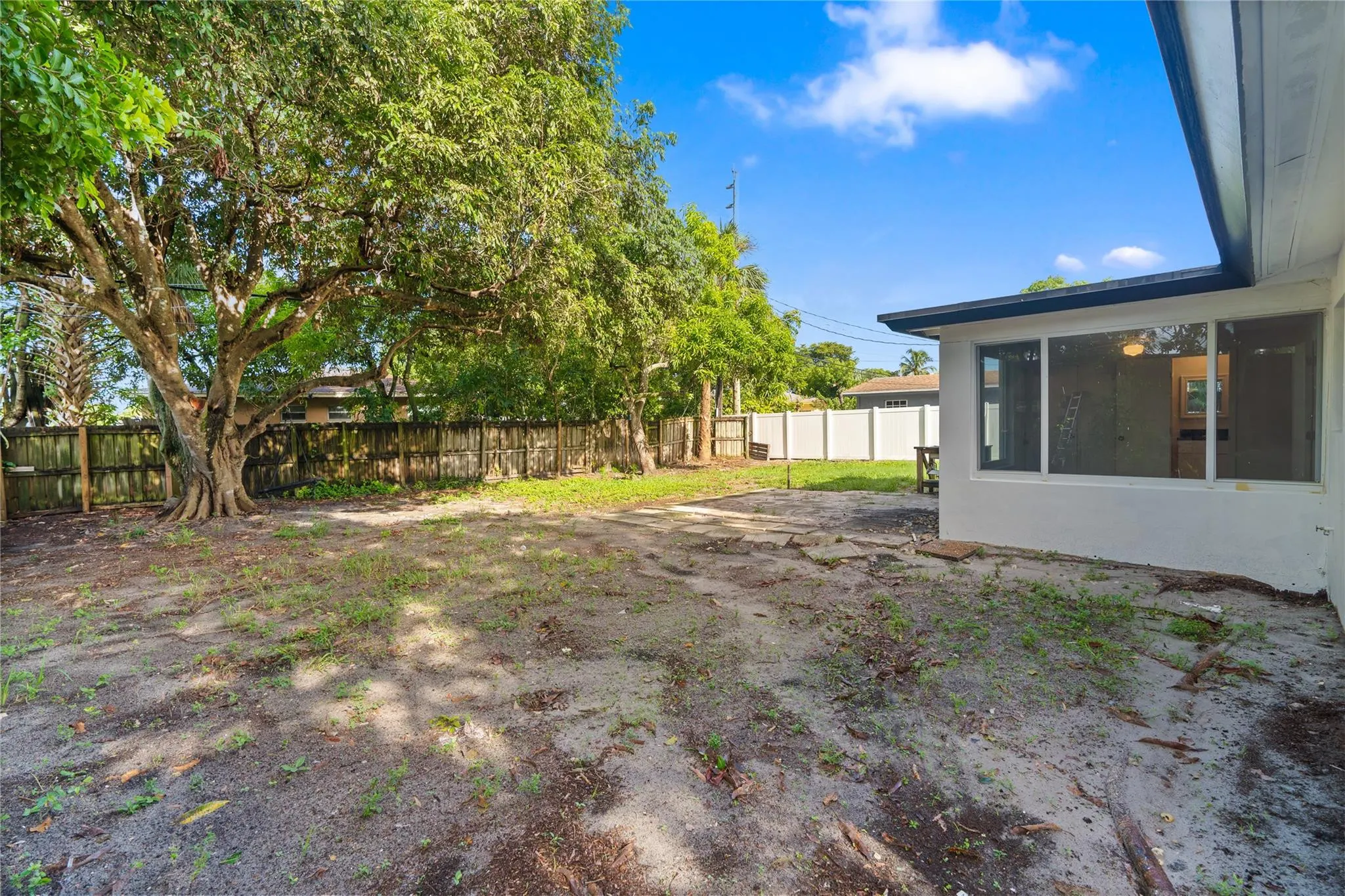 2001 NW 14TH Avenue