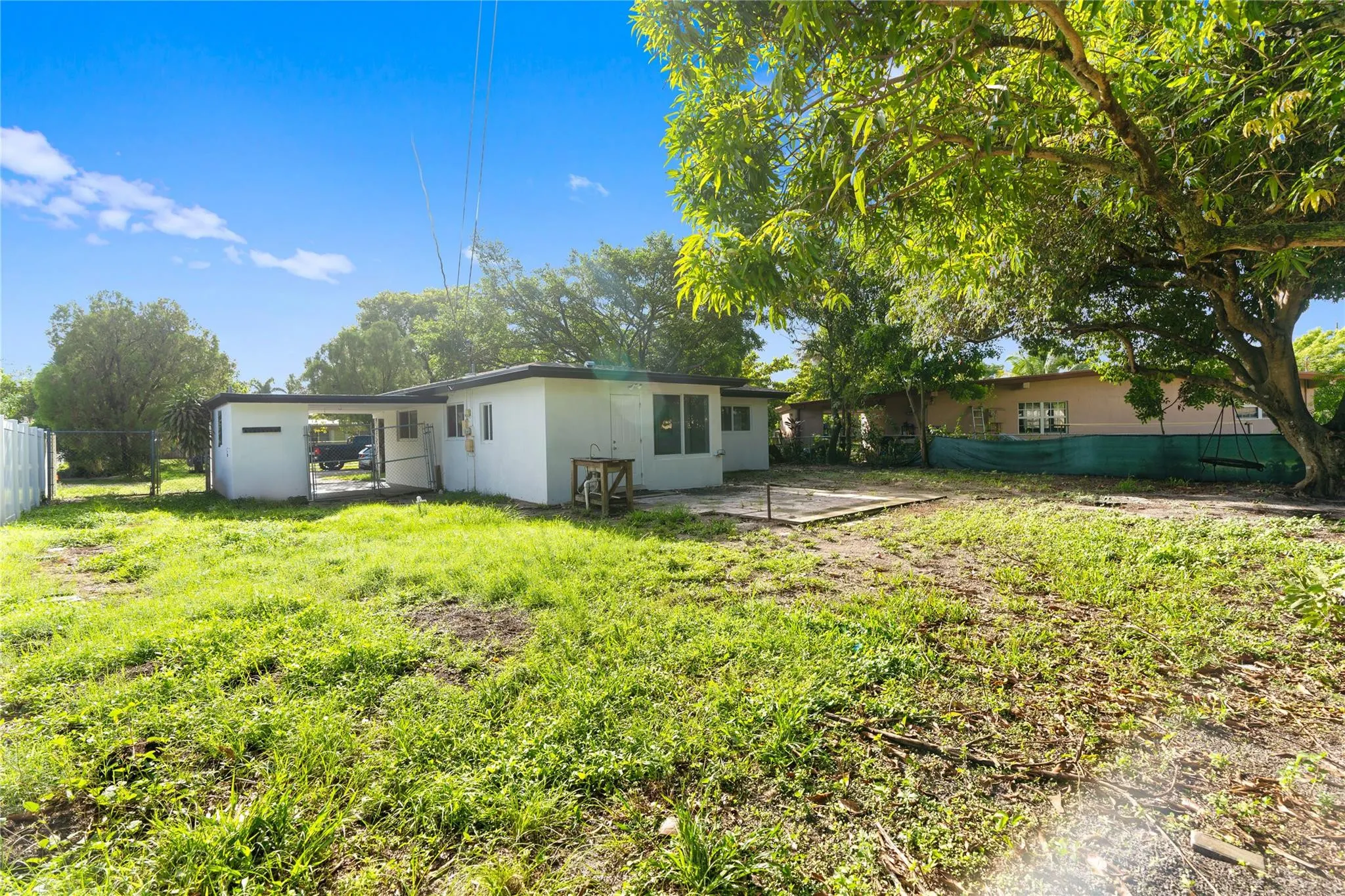 2001 NW 14TH Avenue