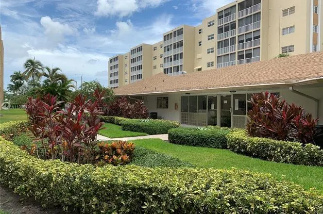 320 NE 12th Avenue #105