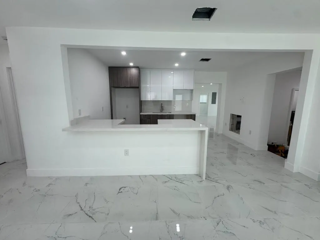 1031 NW 10TH Avenue