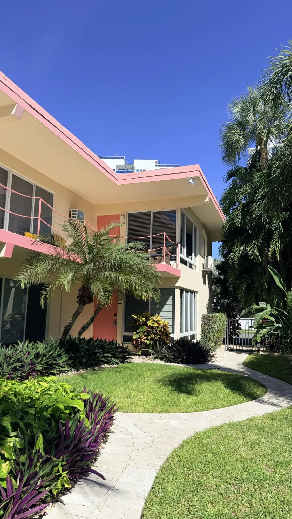 2825 NE 33rd Avenue #208