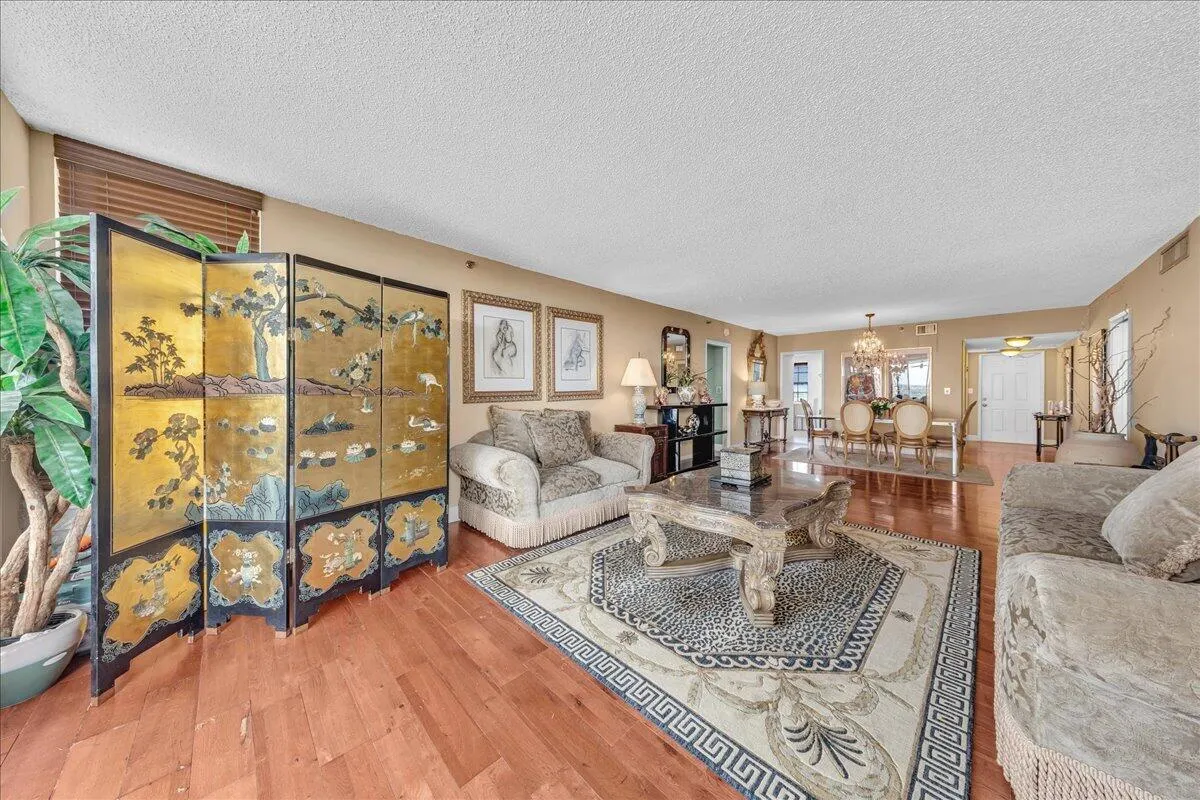 3520 Oaks Way #904