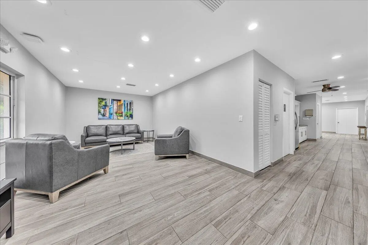 3520 Oaks Way #904