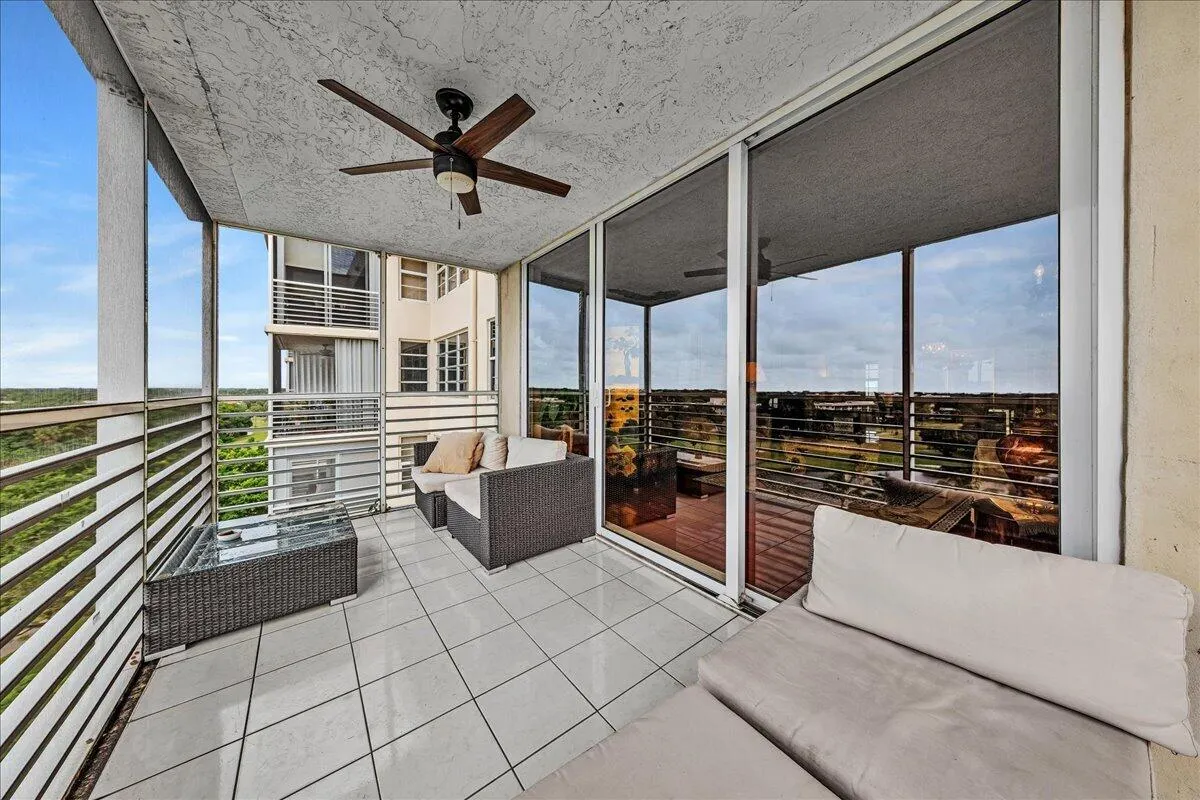 3520 Oaks Way #904