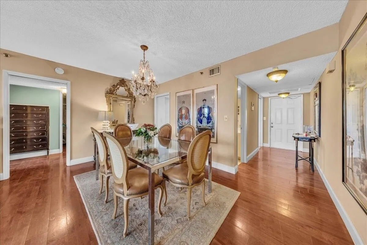 3520 Oaks Way #904