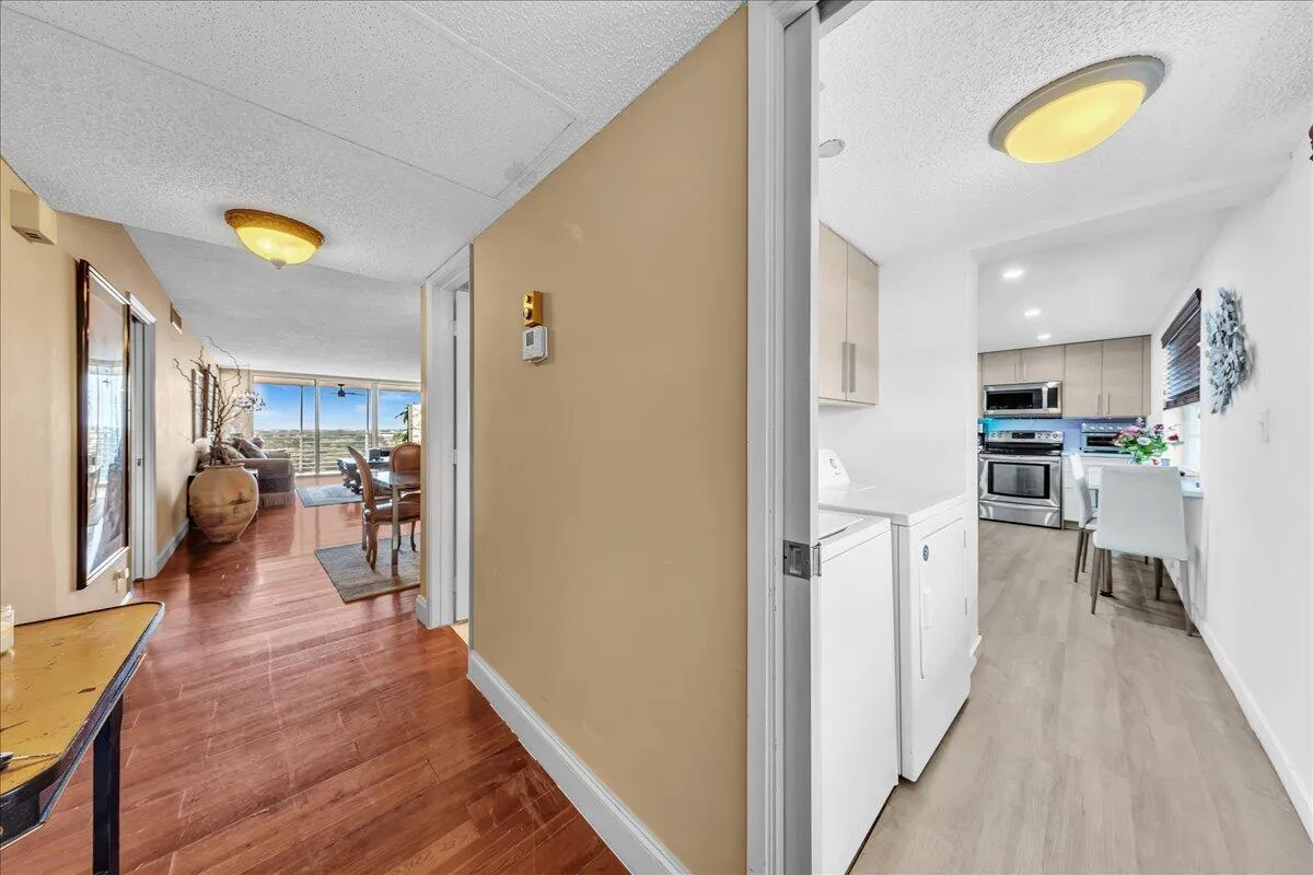 3520 Oaks Way #904