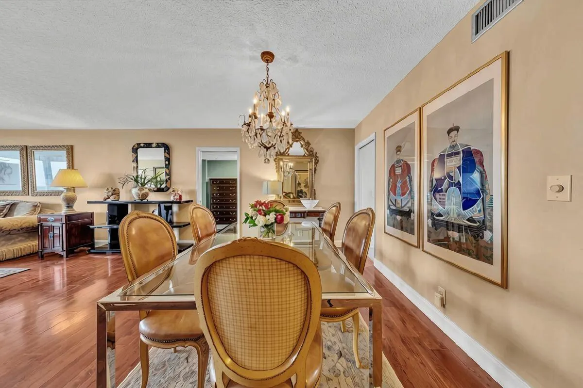 3520 Oaks Way #904