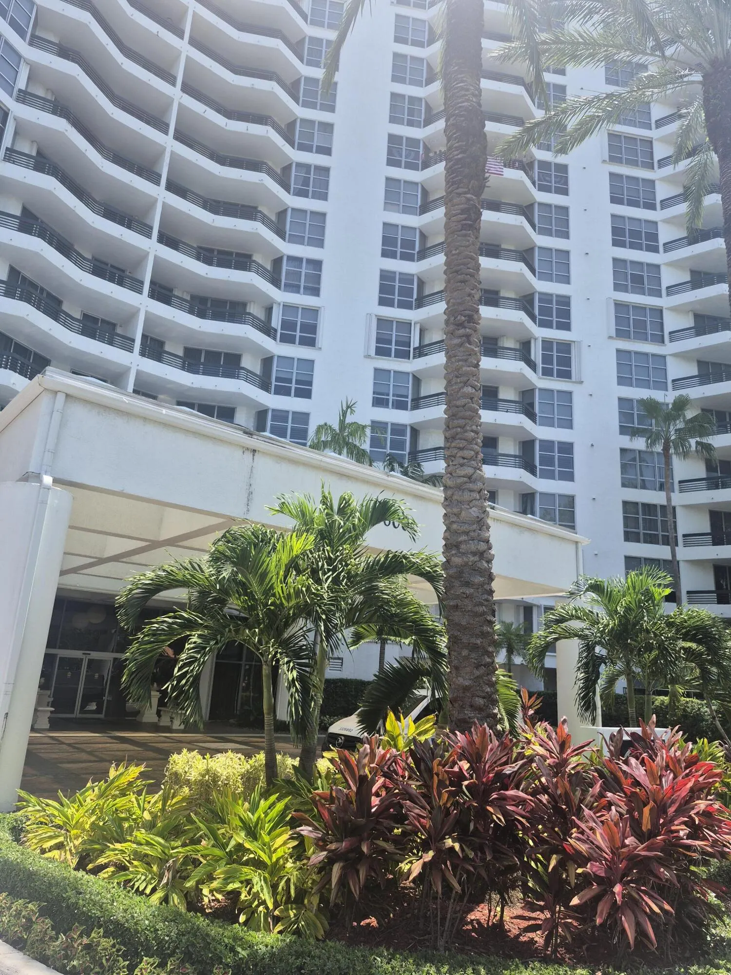 3600 MYSTIC POINTE Drive #1202