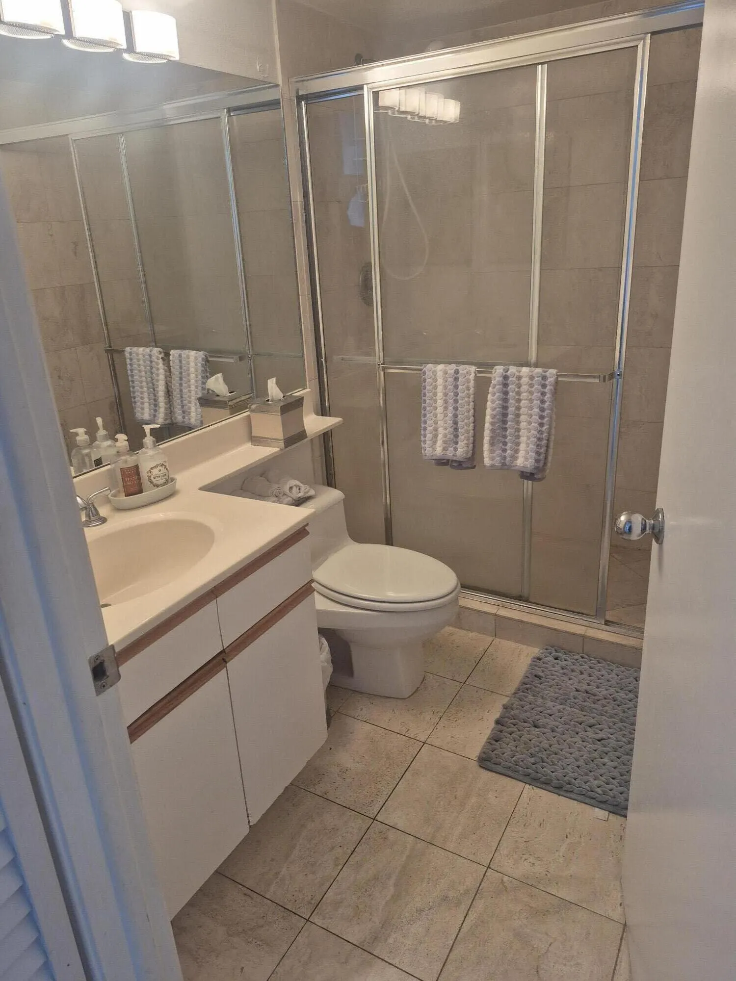3600 MYSTIC POINTE Drive #1202