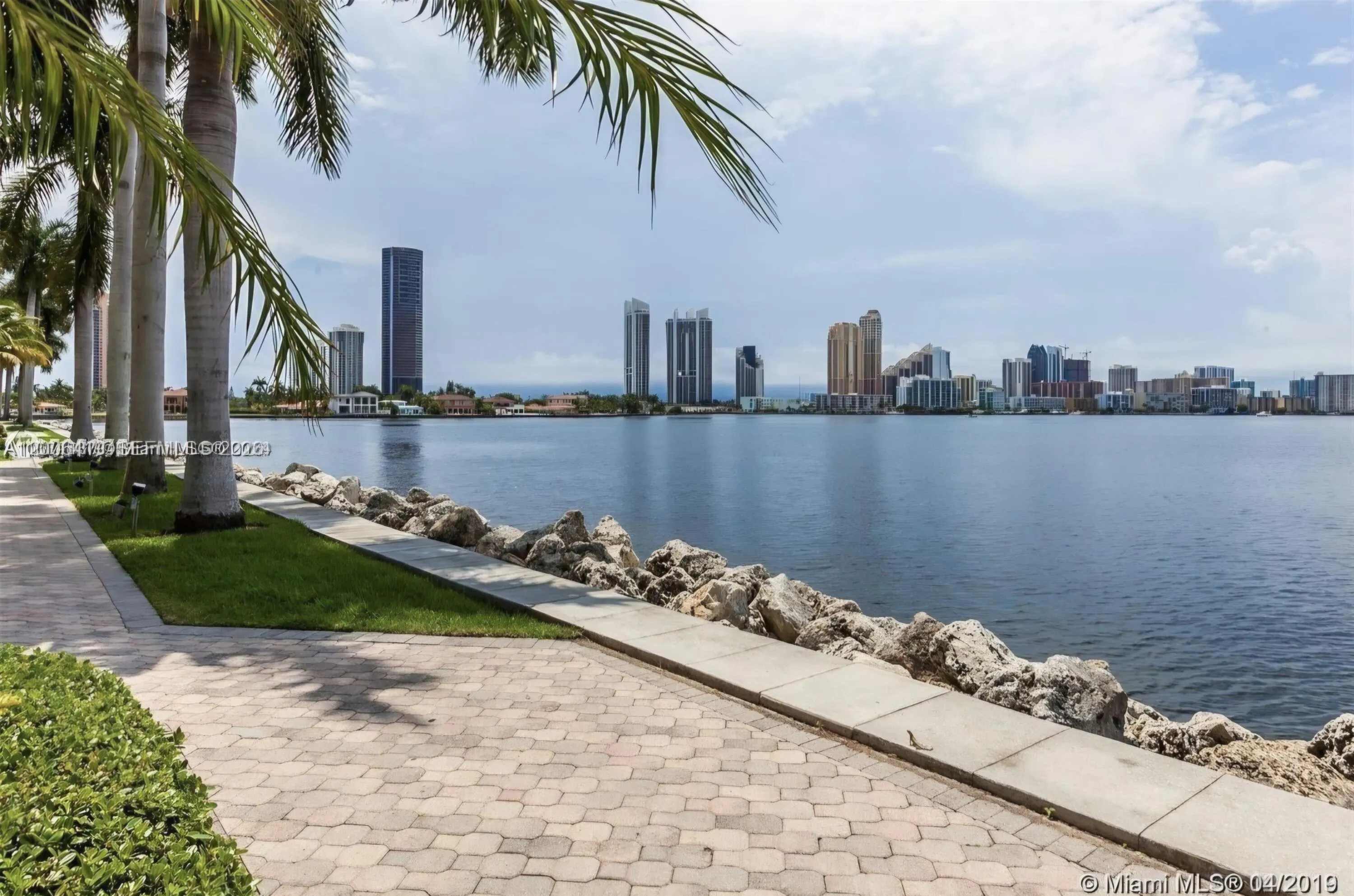 3600 MYSTIC POINTE Drive #1202