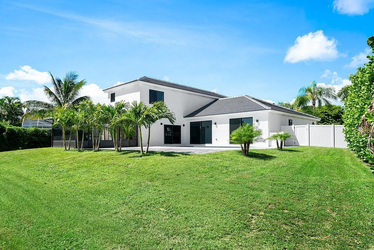 7548 Fairway Trail