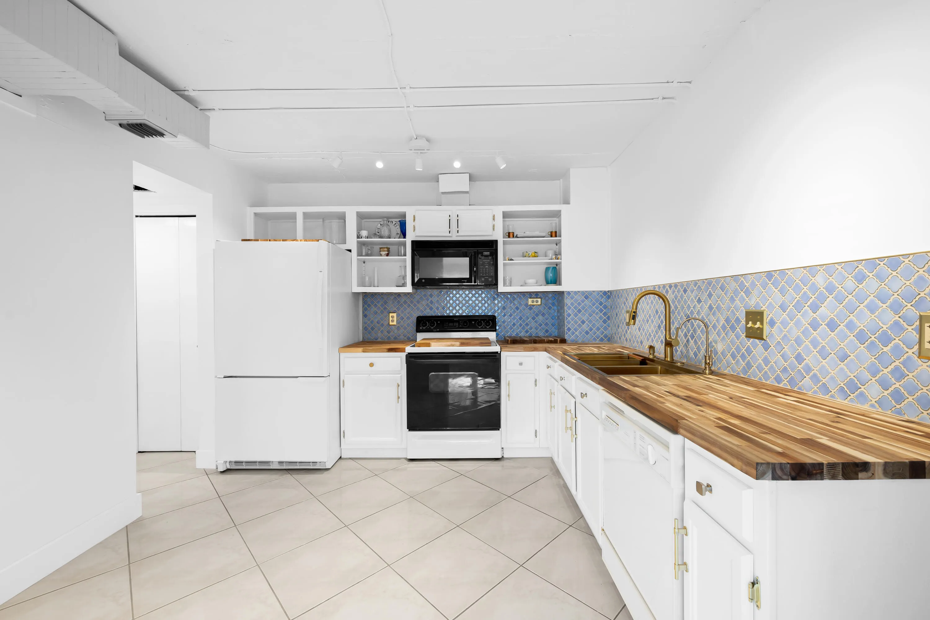 3500 GALT OCEAN Drive #2212A