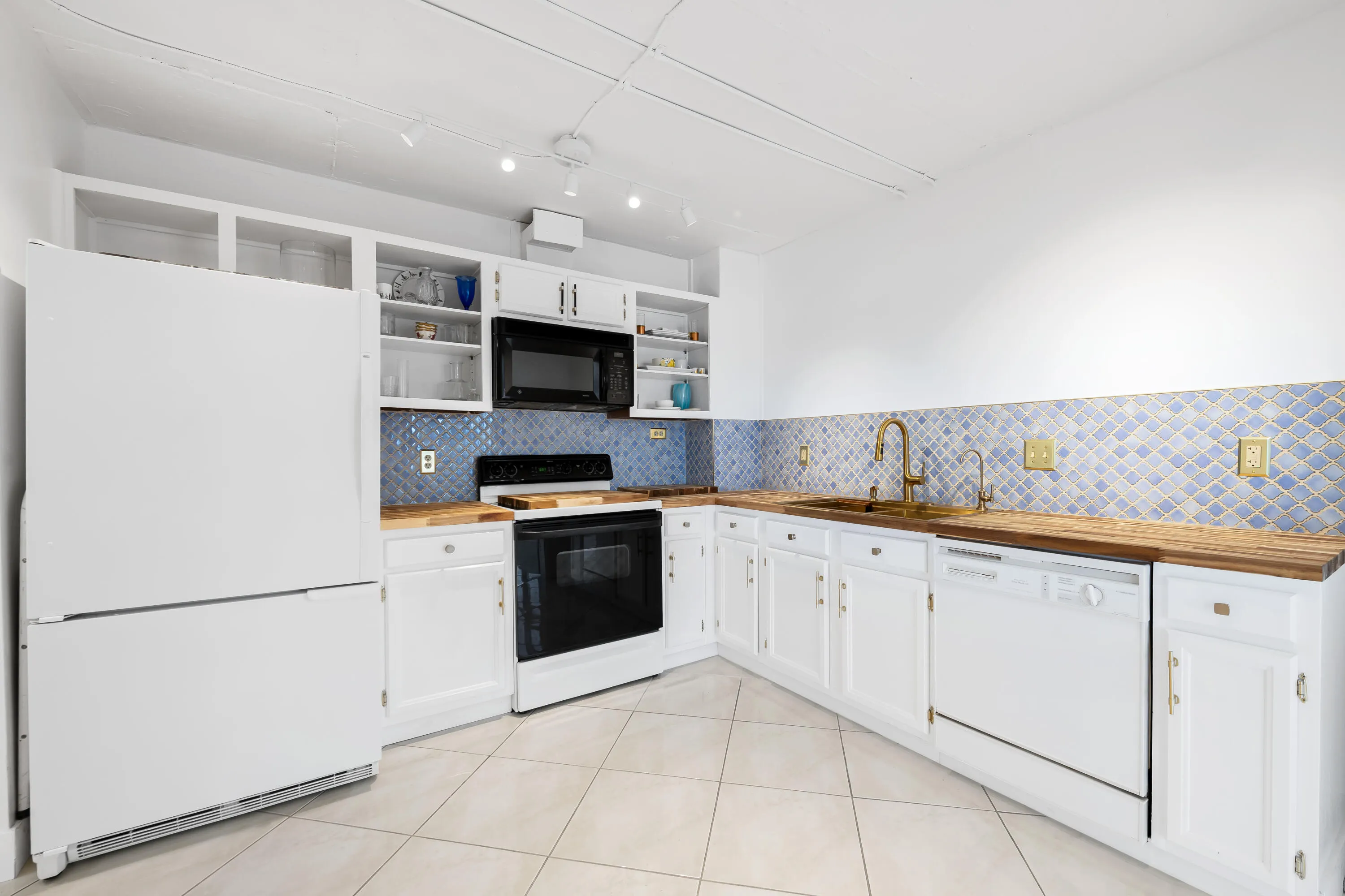 3500 GALT OCEAN Drive #2212A