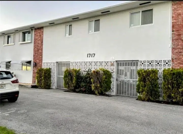 1717 Rodman Street #18