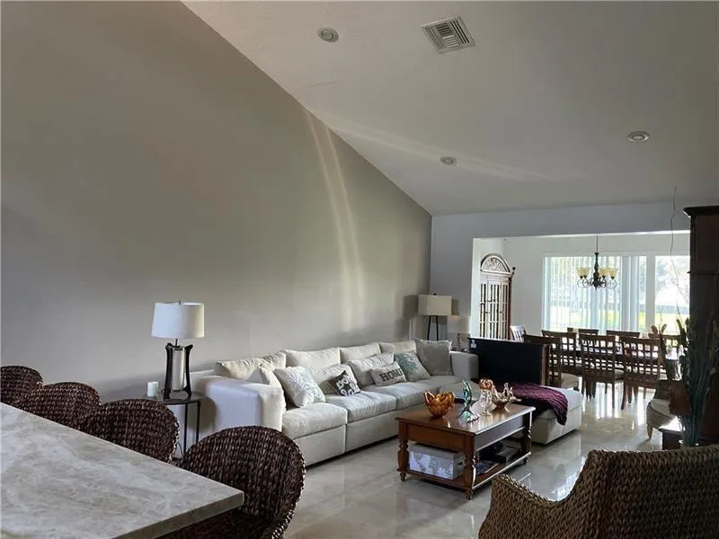 10474 LAKE VISTA Circle