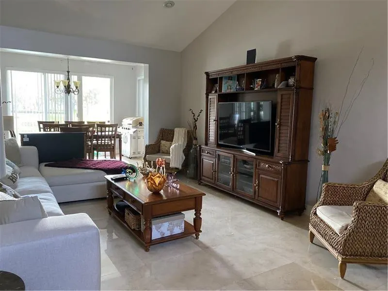 10474 LAKE VISTA Circle