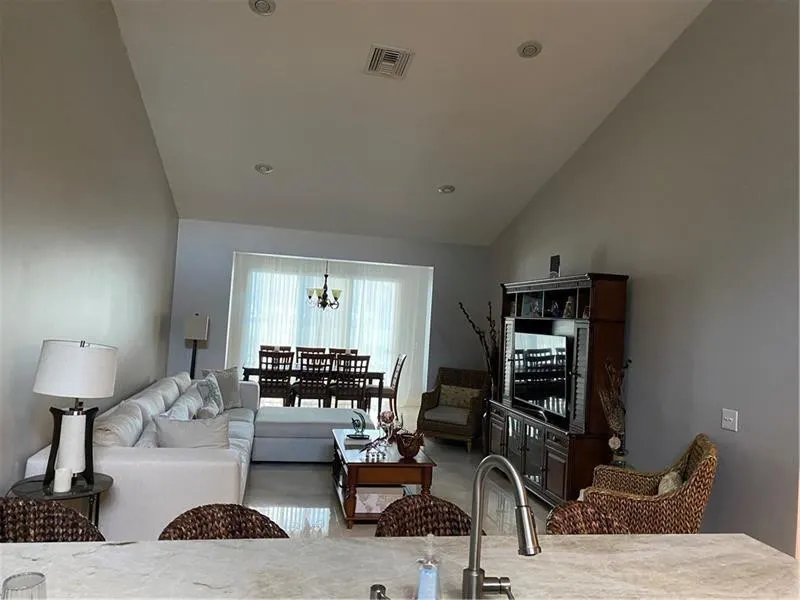 10474 LAKE VISTA Circle